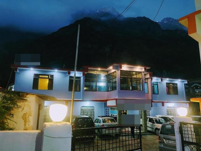 בית מלון כפרי Badrinath Guest House
