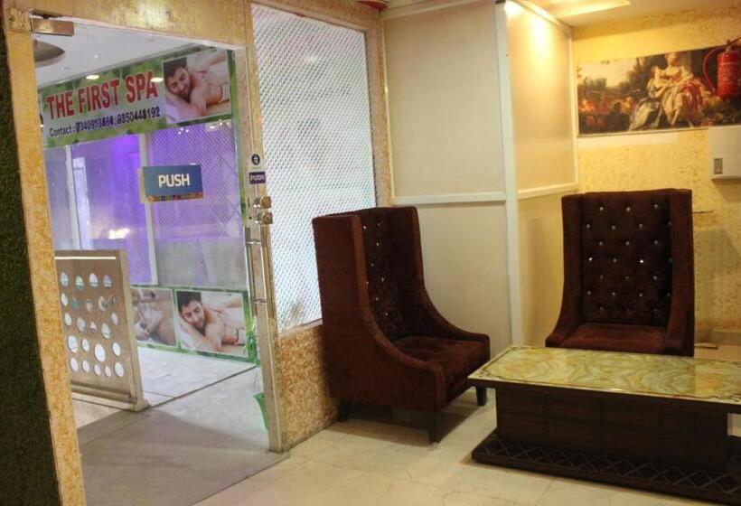 فندق First