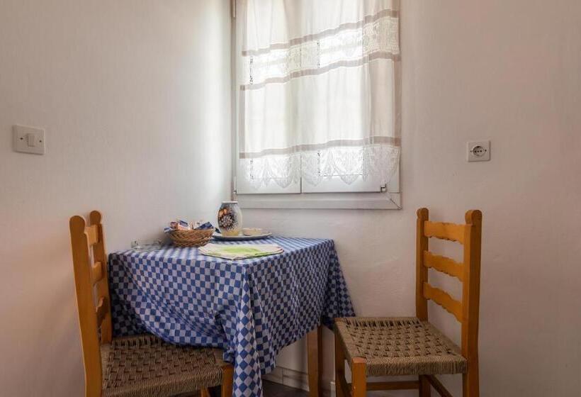 בית מלון כפרי Polyegos View