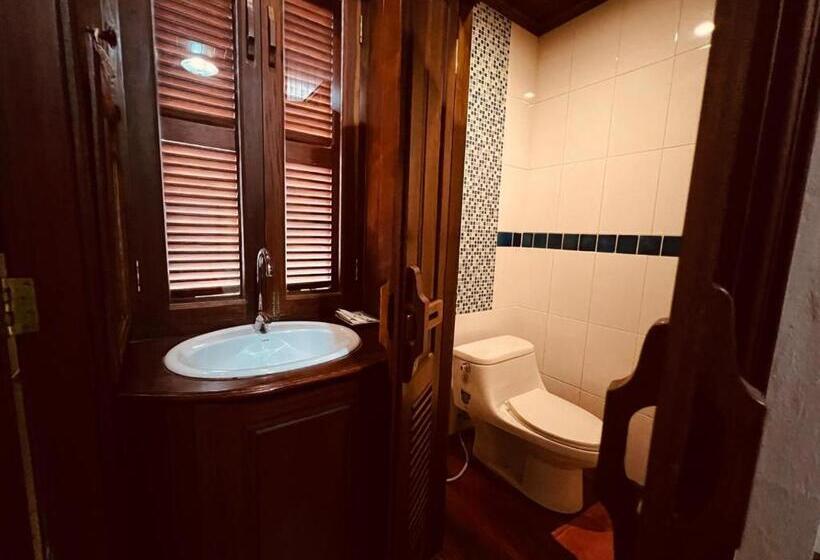 هتل Pumalin Villa