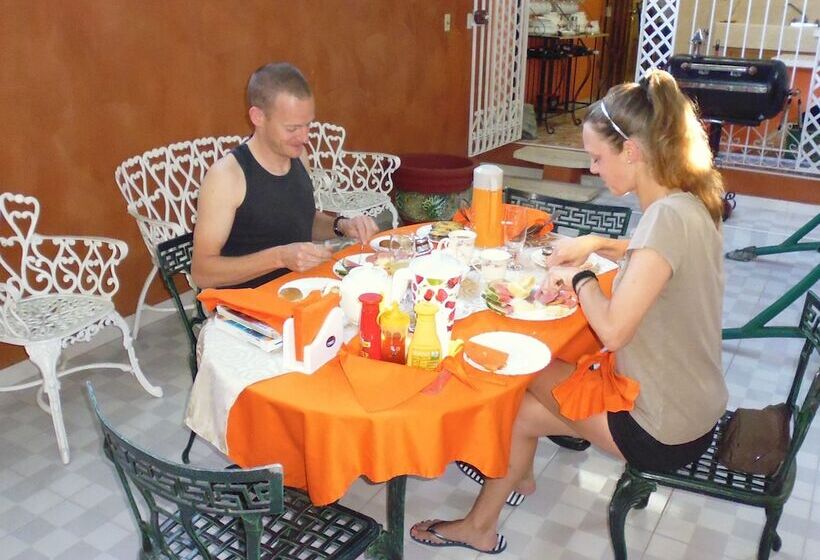 پانسیون Hostal Los Vitrales
