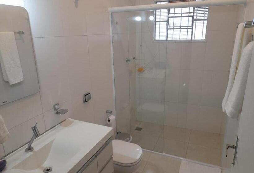 Panzió Quarto Com Três Camas De Solteiro