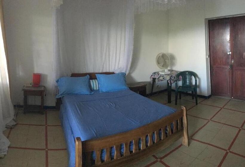 تختخواب و صبحانه Farida Lodge