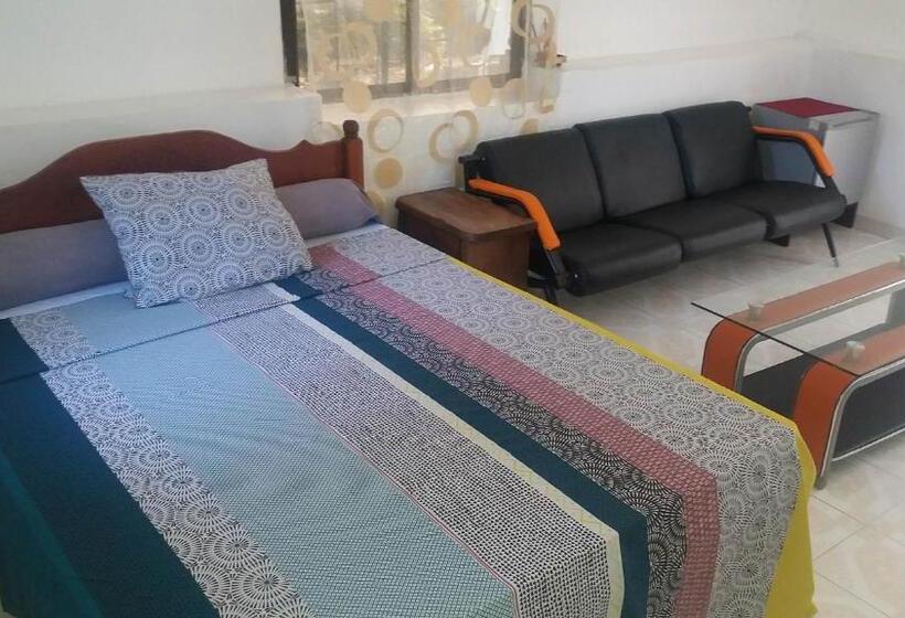 تختخواب و صبحانه Farida Lodge