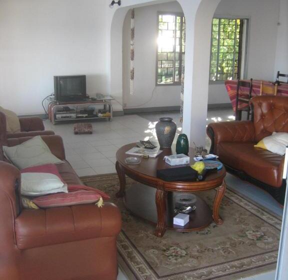 تختخواب و صبحانه Farida Lodge