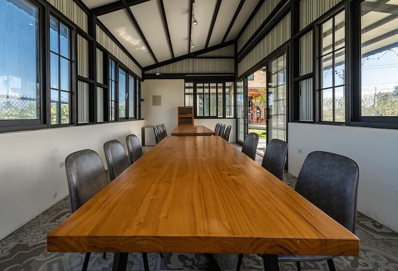 تختخواب و صبحانه Memories