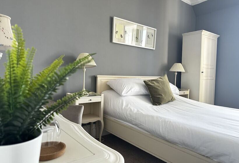 تختخواب و صبحانه Station Lounge & Rooms