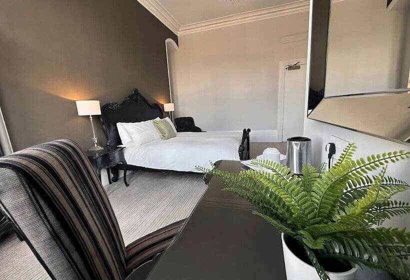 تختخواب و صبحانه Station Lounge & Rooms