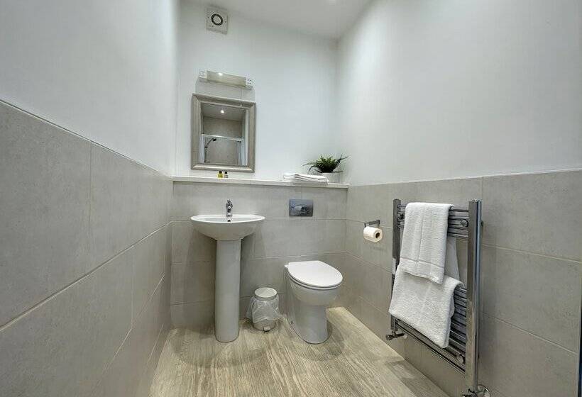 تختخواب و صبحانه Station Lounge & Rooms