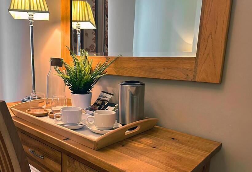 تختخواب و صبحانه Station Lounge & Rooms