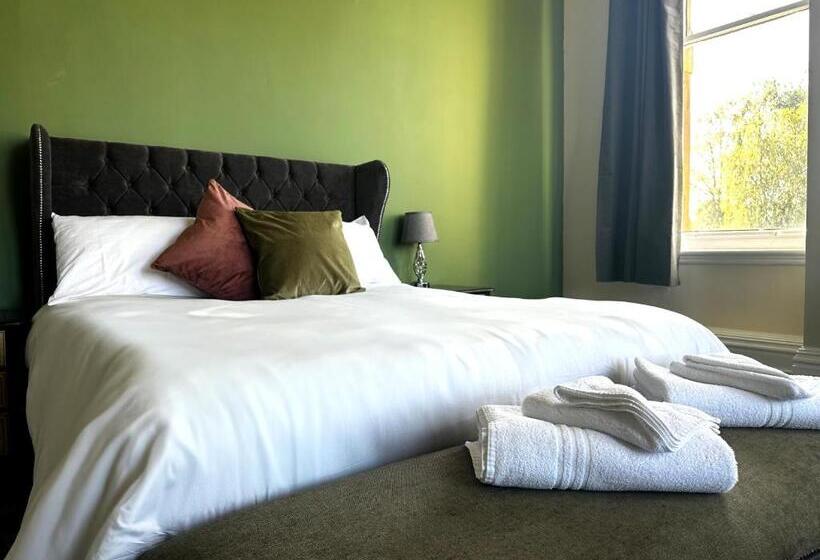 تختخواب و صبحانه Station Lounge & Rooms