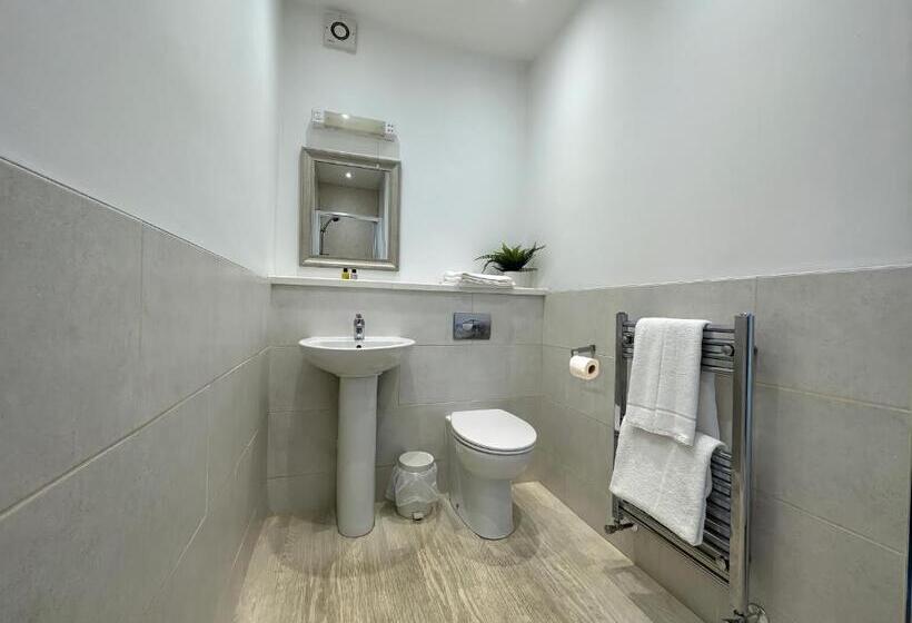 تختخواب و صبحانه Station Lounge & Rooms