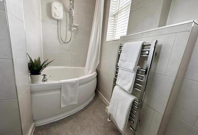 تختخواب و صبحانه Station Lounge & Rooms