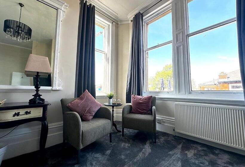تختخواب و صبحانه Station Lounge & Rooms