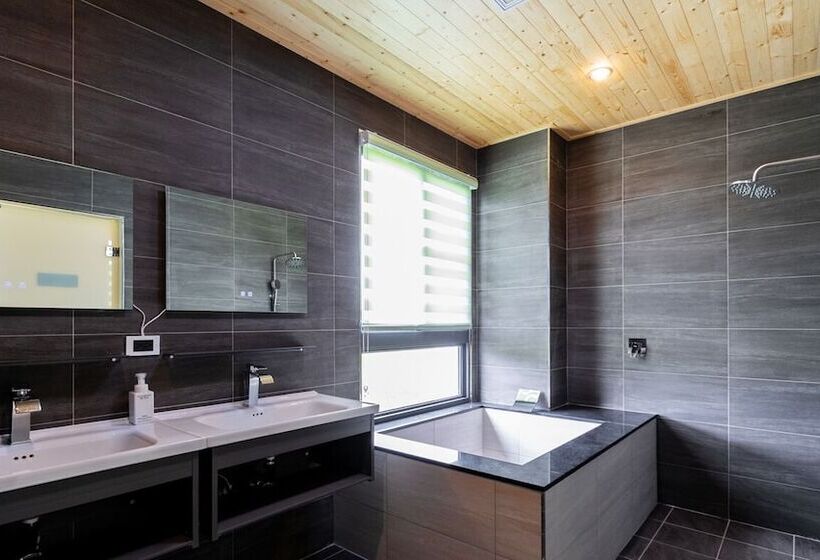 تختخواب و صبحانه Wunan Zoo Family Homestay