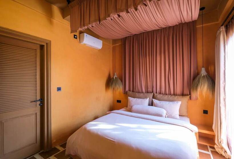 El Barrio Boutique Hotel & Bar