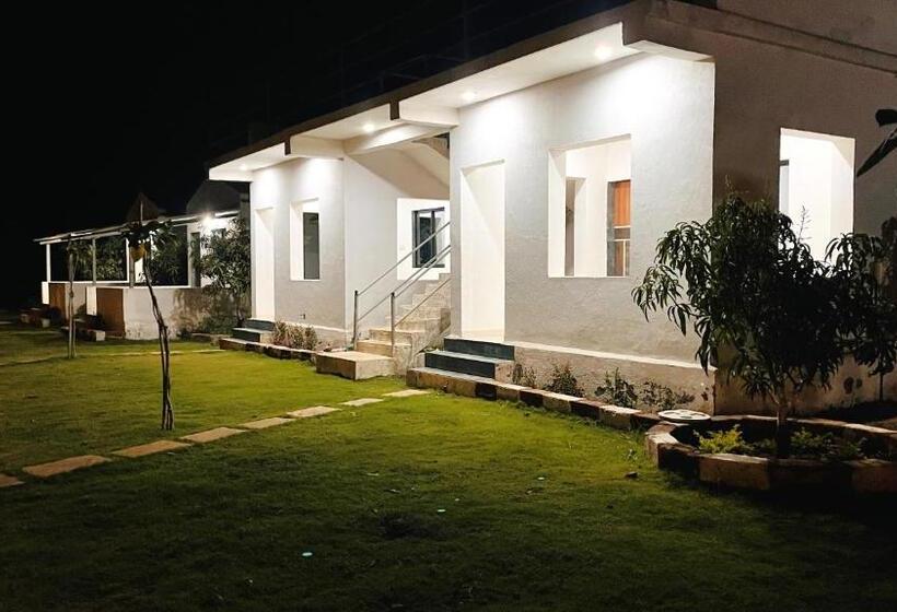 Отель Aamrakunj Gir Resort