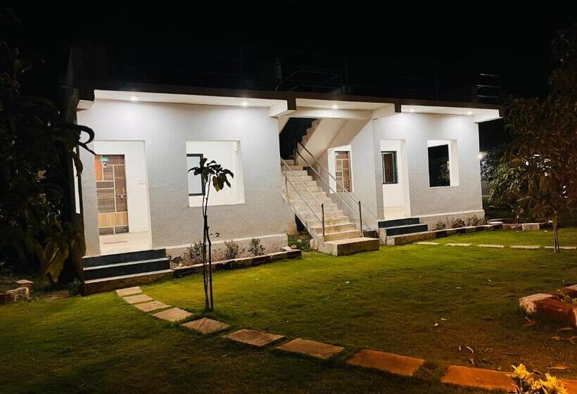 Отель Aamrakunj Gir Resort