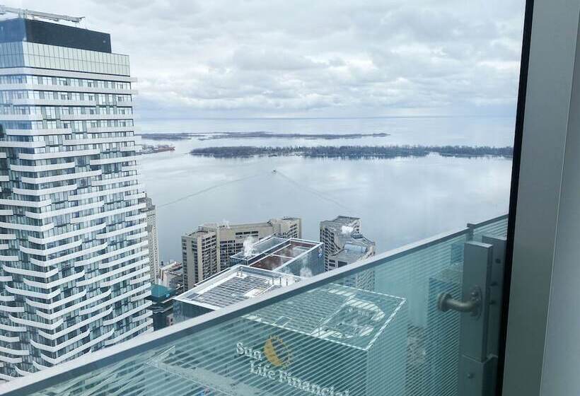 ホテル Ihost Suites Downtown Toronto