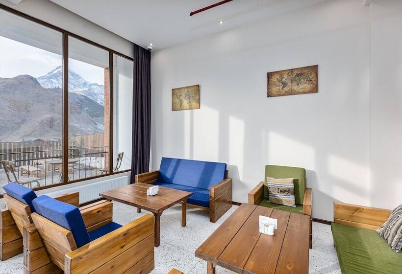 هتل Mountain House Kazbegi