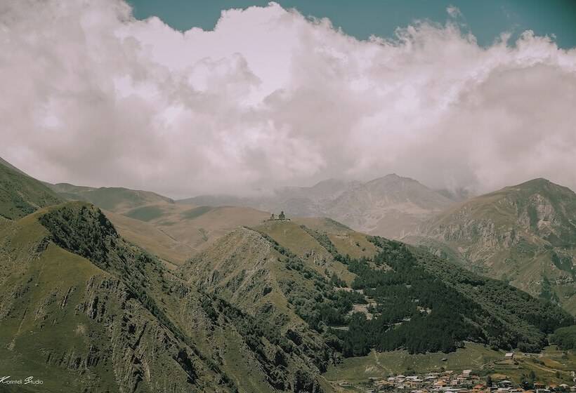 هتل Mountain House Kazbegi