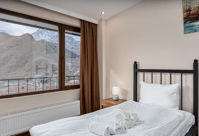 هتل Mountain House Kazbegi