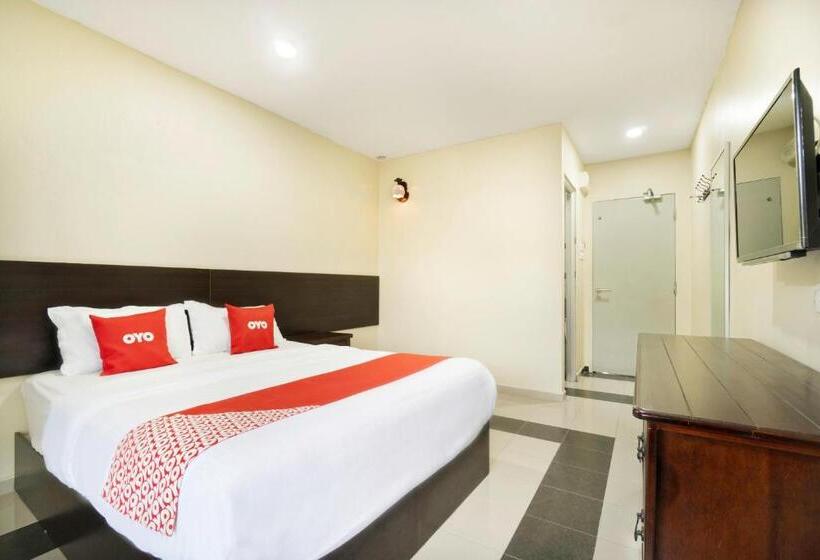 هتل Oyo 89960 Manjung Inn