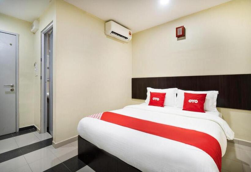 هتل Oyo 89960 Manjung Inn