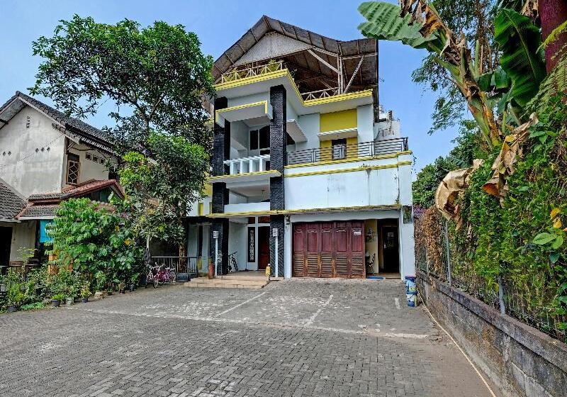 هتل Oyo 91522 Candi Gebang Guesthouse