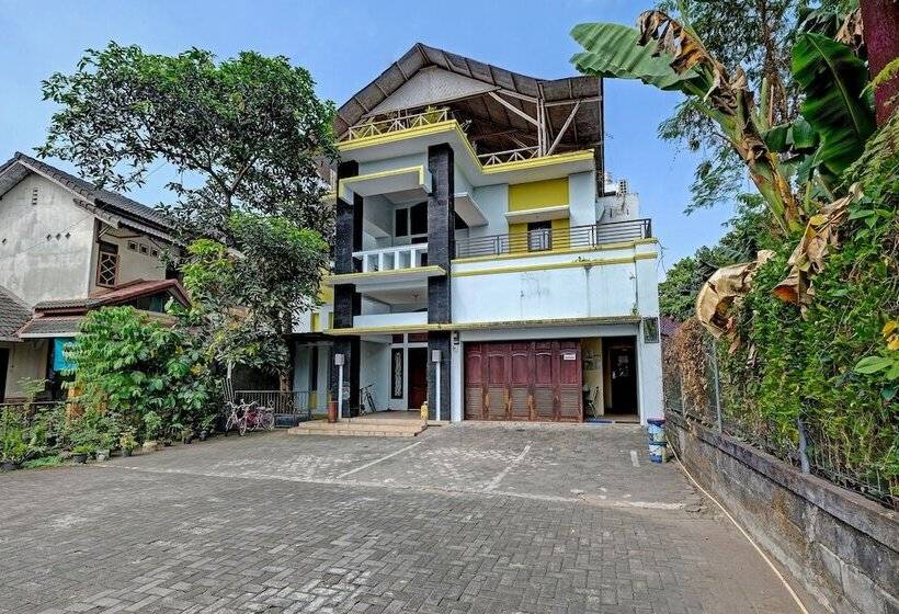 هتل Oyo 91522 Candi Gebang Guesthouse