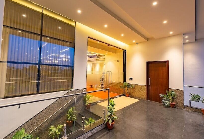 酒店 Patel Comforts Inn & Suites