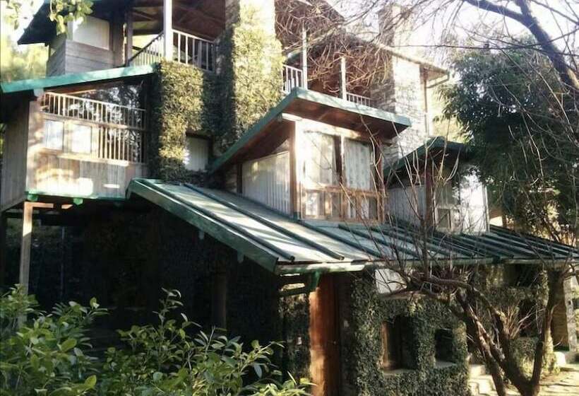 فندق Tiaraa Monolith Lake Resort