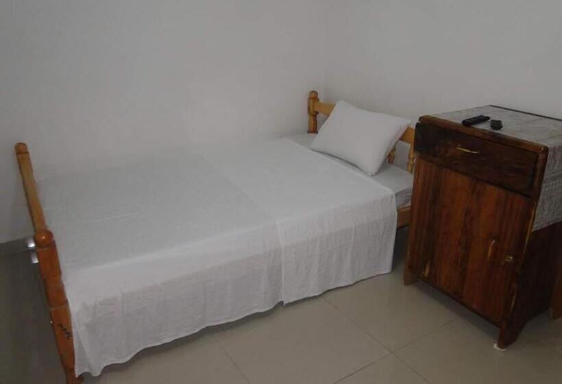 Medina Hotel   Mutsamudu