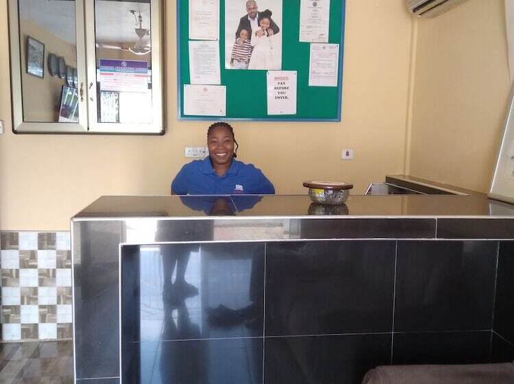 פנסיון Krobia Executive Lodge