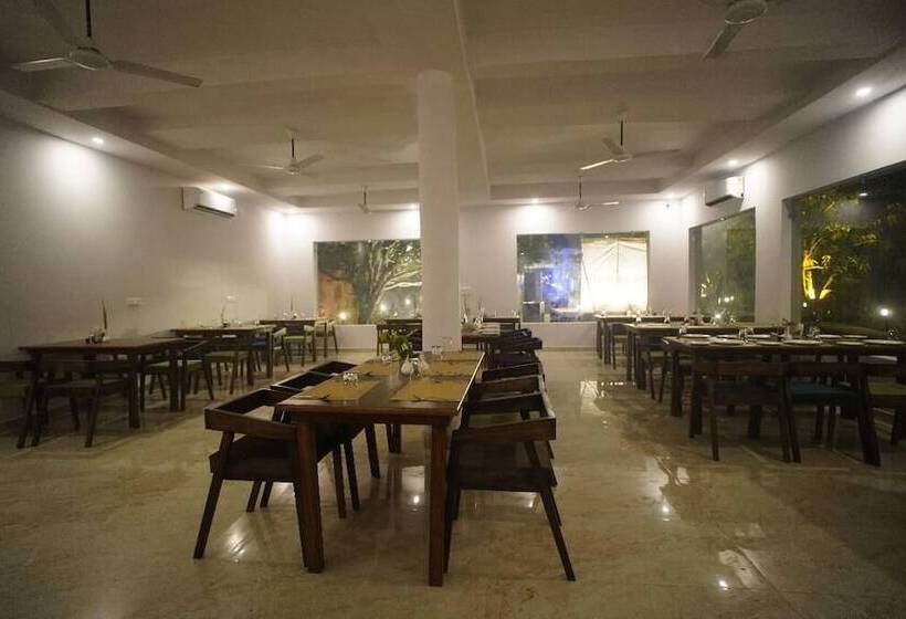 The White Oak Corbett Spa & Resort