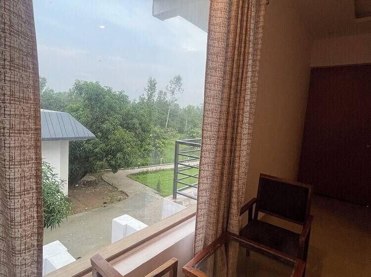 The White Oak Corbett Spa & Resort