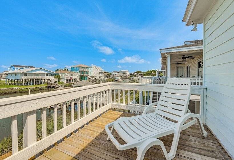 Canal Front Home W/ Deck: Walk To Holden Beach!
