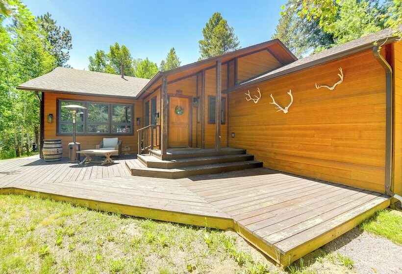 Hot Tub, Mtn View Deck: Peaceful Evergreen Home!