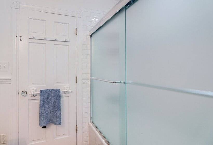 Waterfront Home W/ Screened Porch & Boat Access