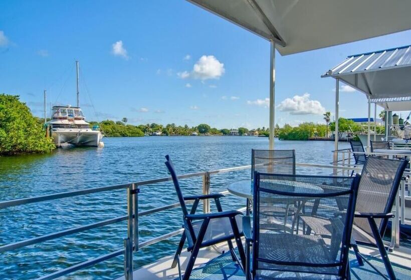 هتل Aqua Lodges At 47th Street