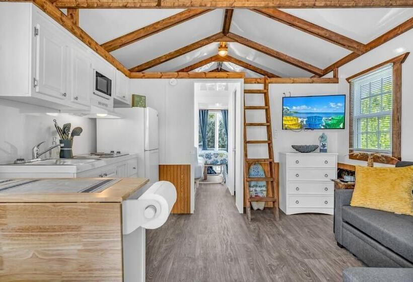 هتل Aqua Lodges At 47th Street