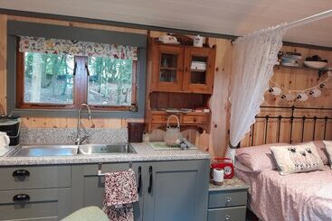 Little Greenwood Shepherd Hut