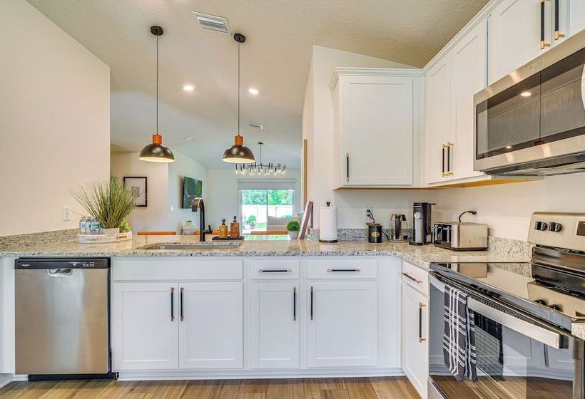 Modern Ocala Retreat   24 Mi To Rainbow Springs!