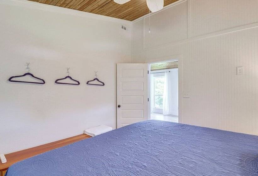 Views On 12 Acres: Ozark Mountain Cabin!