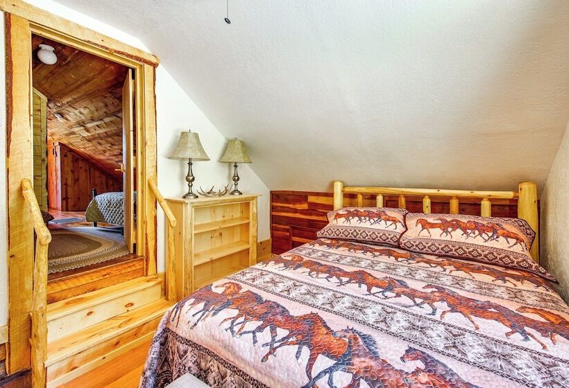 Remote Custer Cabin W/ Fire Pit & Near State Park!