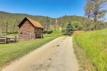 Remote Custer Cabin W/ Fire Pit & Near State Park!