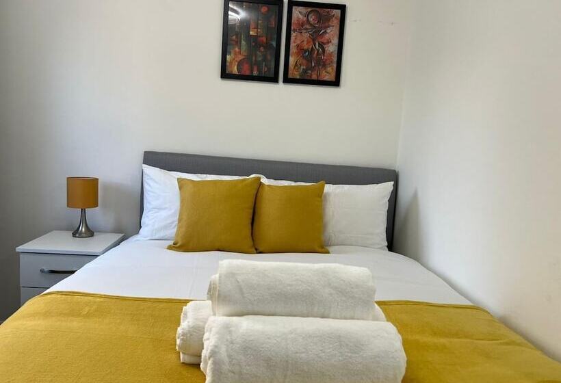 اقامتگاه Birmingham Luxury House Modern Retreat