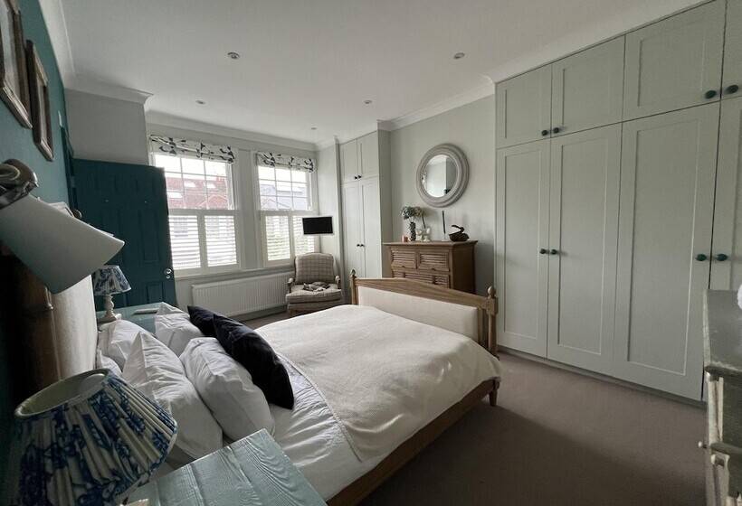 Резиденция London Charm On Connaught Avenue