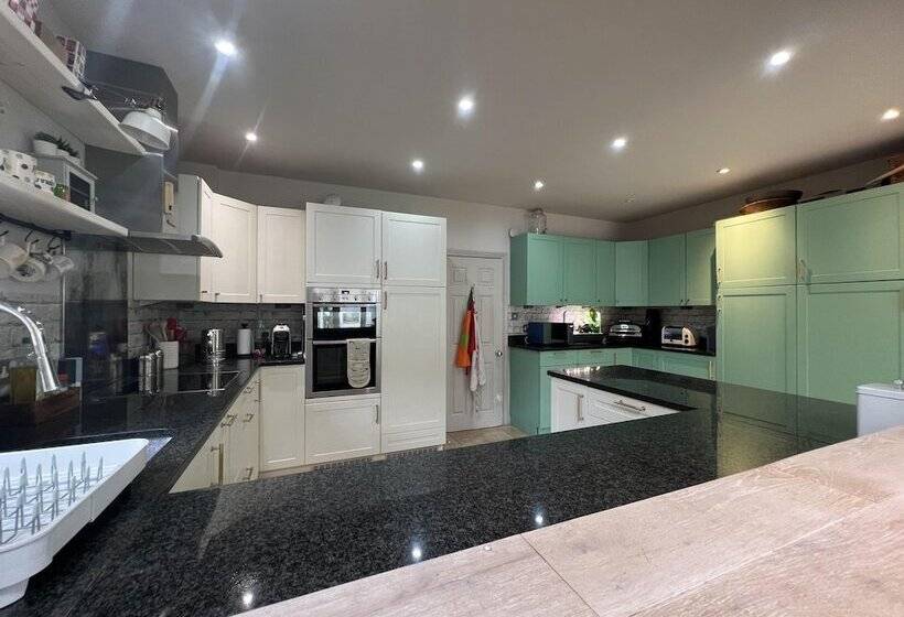 Резиденция London Charm On Connaught Avenue