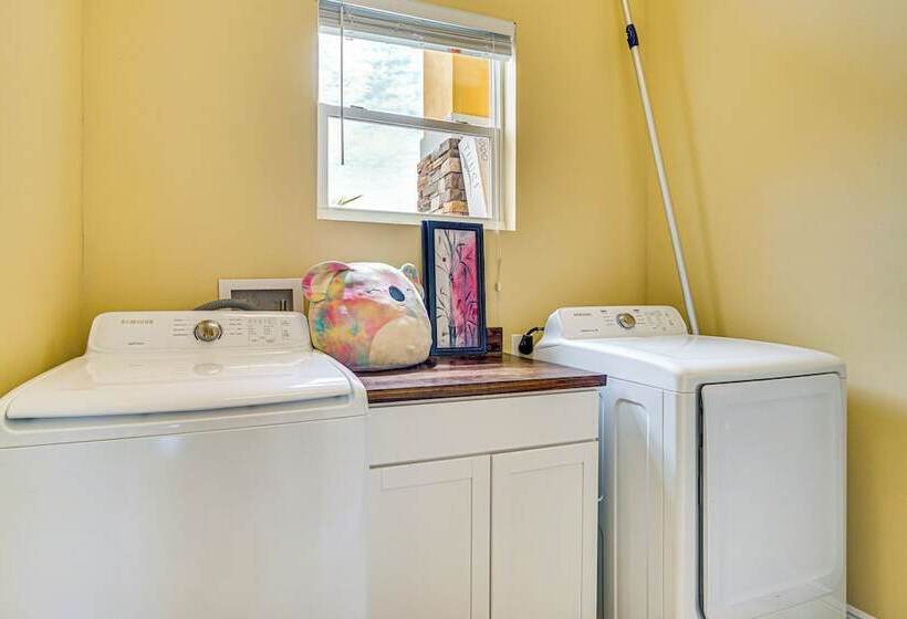 Sunny Sarasota Oasis: Swim, Golf, Shop & More!